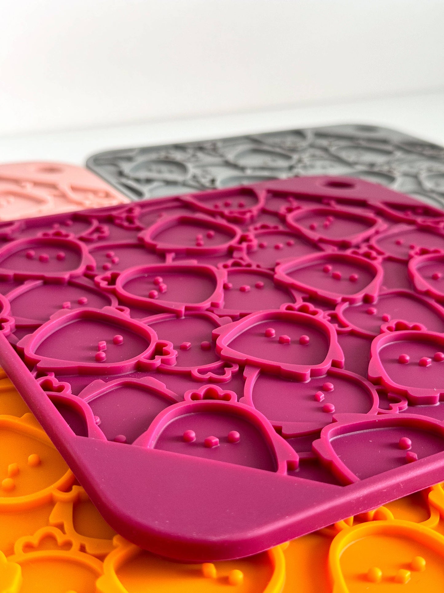 🐶🐱 Tapis de léchage pour chiens et chats "Chicken Party"
