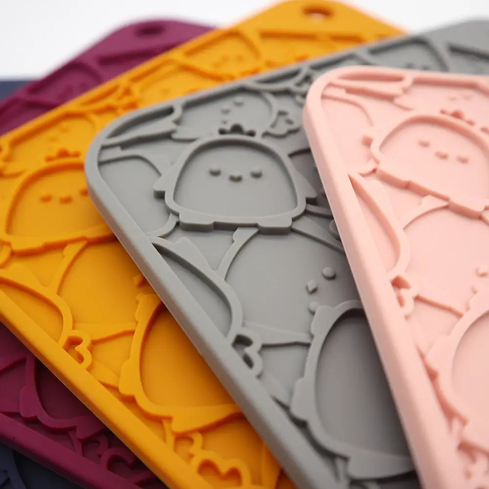 đ¶đ± Tapis de lĂ©chage "CHICKEN"